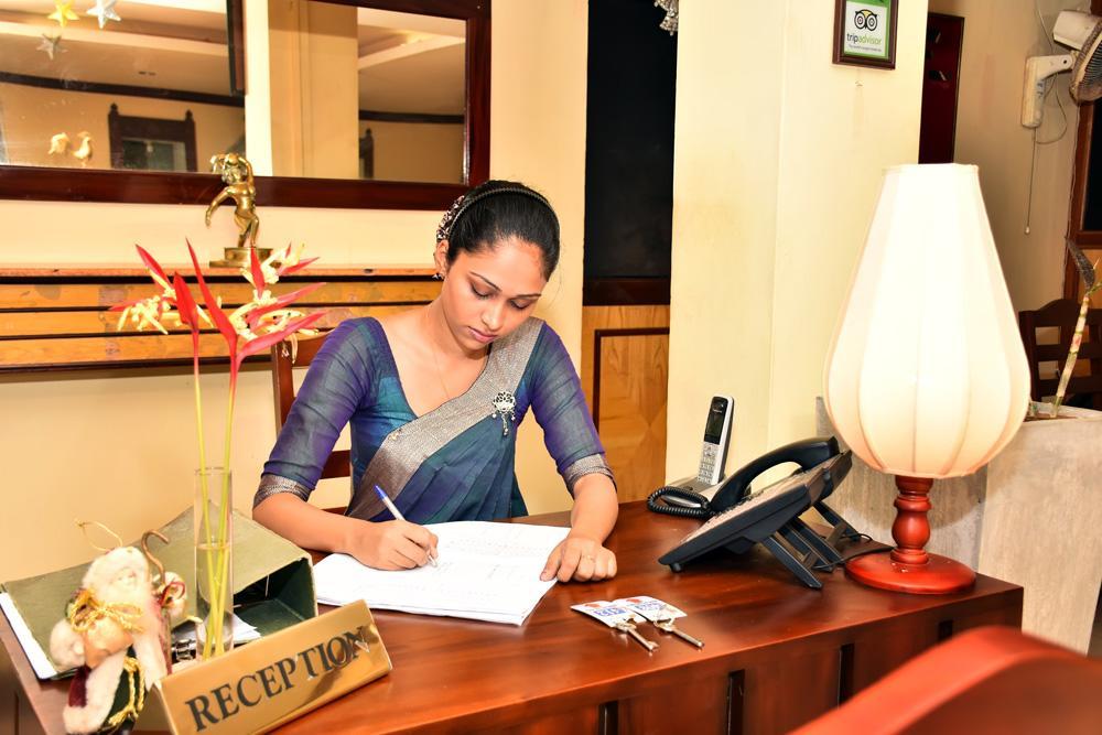 Ratnaloka Tour Inns Ratnapura Ngoại thất bức ảnh